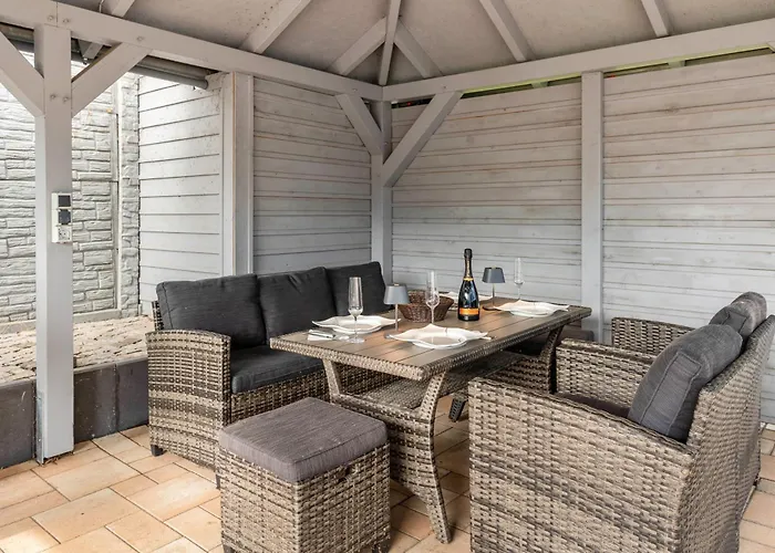 Optikstadt بيت للعطل راتينو